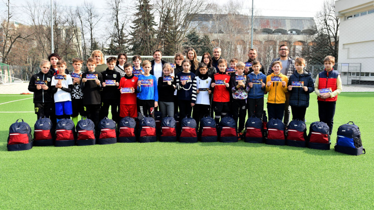Fotbal în Școli. Echipament sportiv pentru Liceul Teoretic 